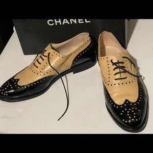 Used Chanel Oxford leather and Patent shoes 39